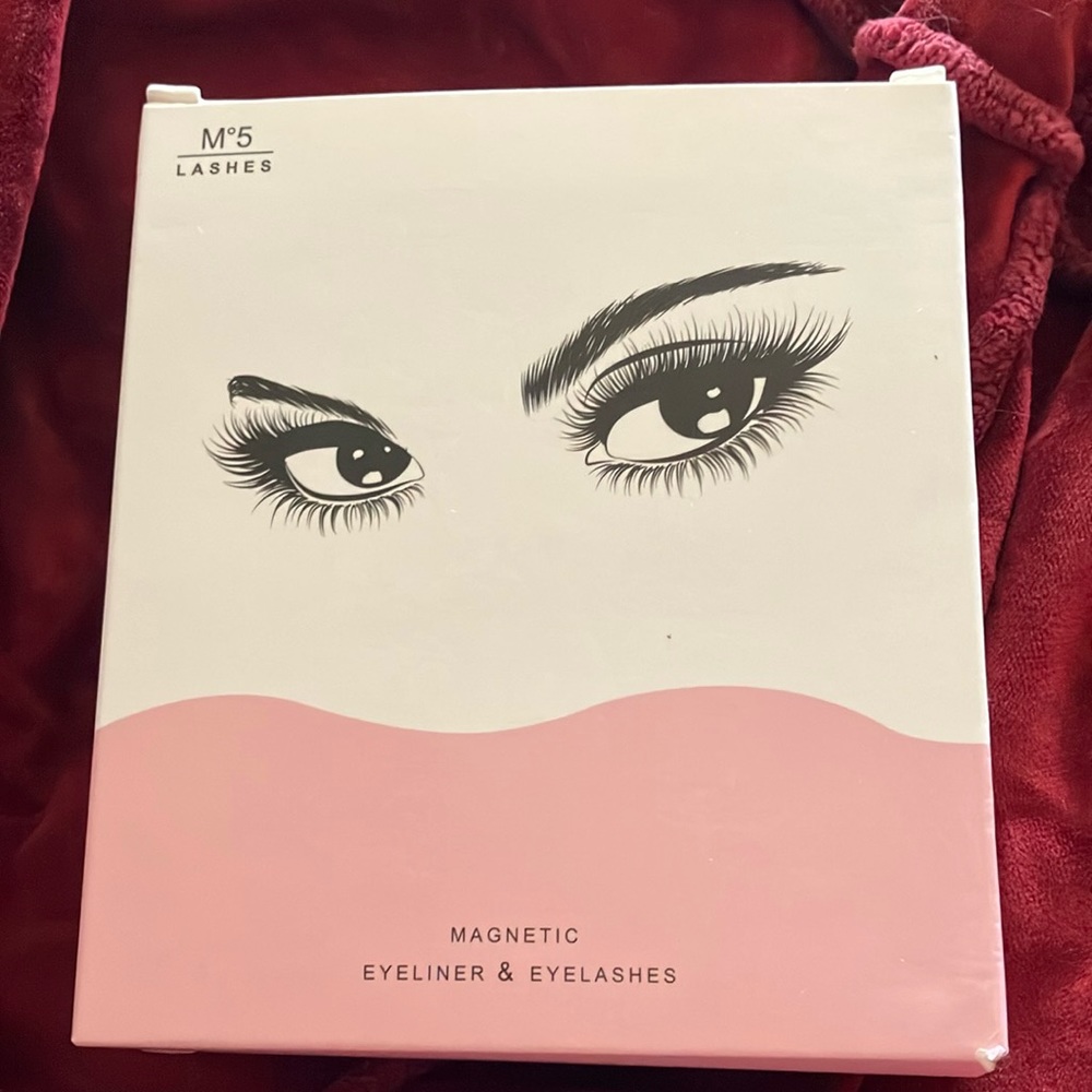 M*5 Magnetic Eyelashes/Liner Compact Mirror Set